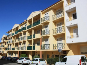 Гостиница This warm and comfortable apartment is located just outside the city of Lagos   Лагос